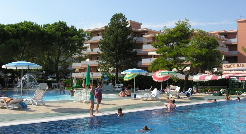 Residence Valbella Bibione Bagian luar foto